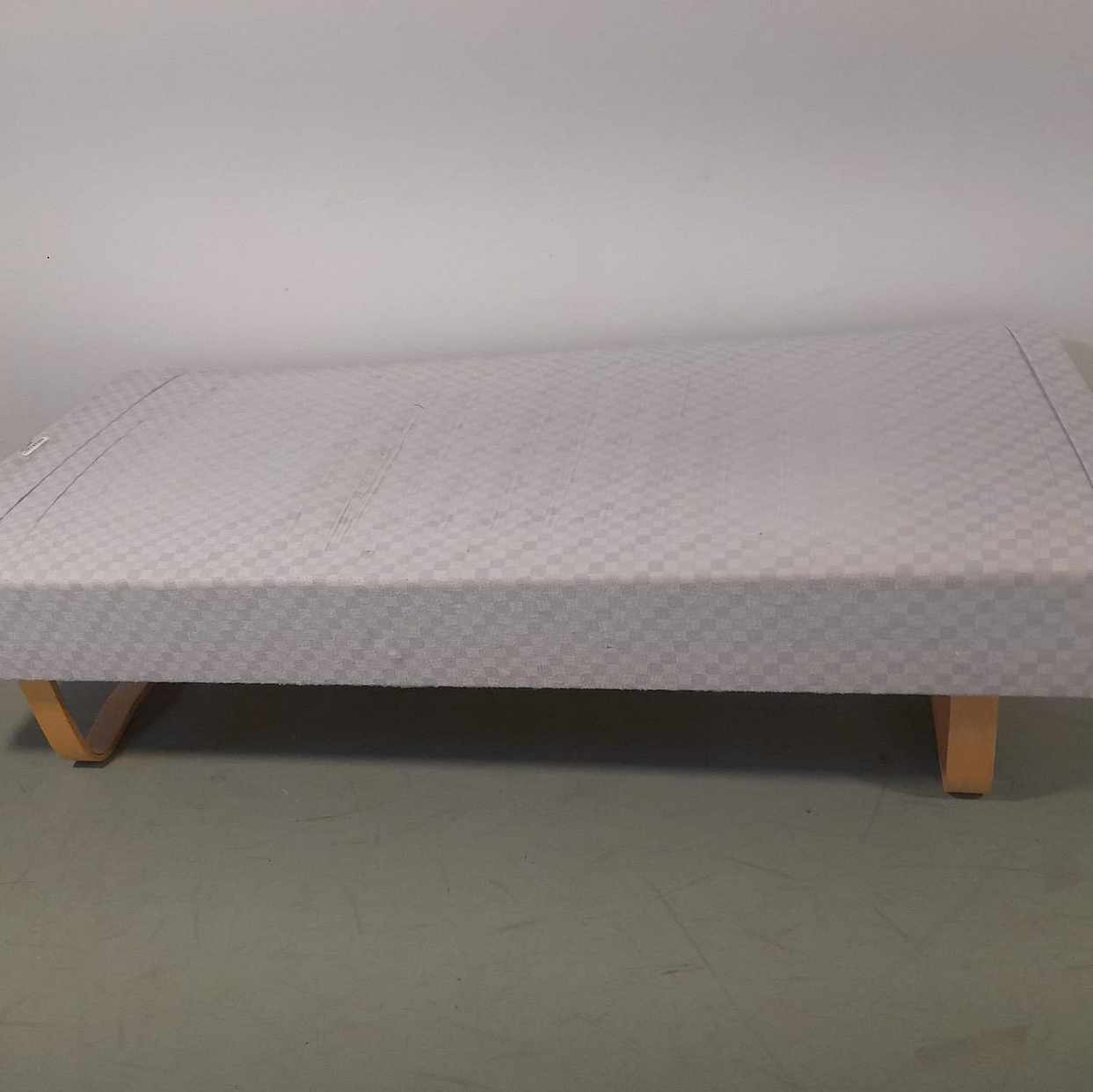 image of 90 m bred säng - Tullinge