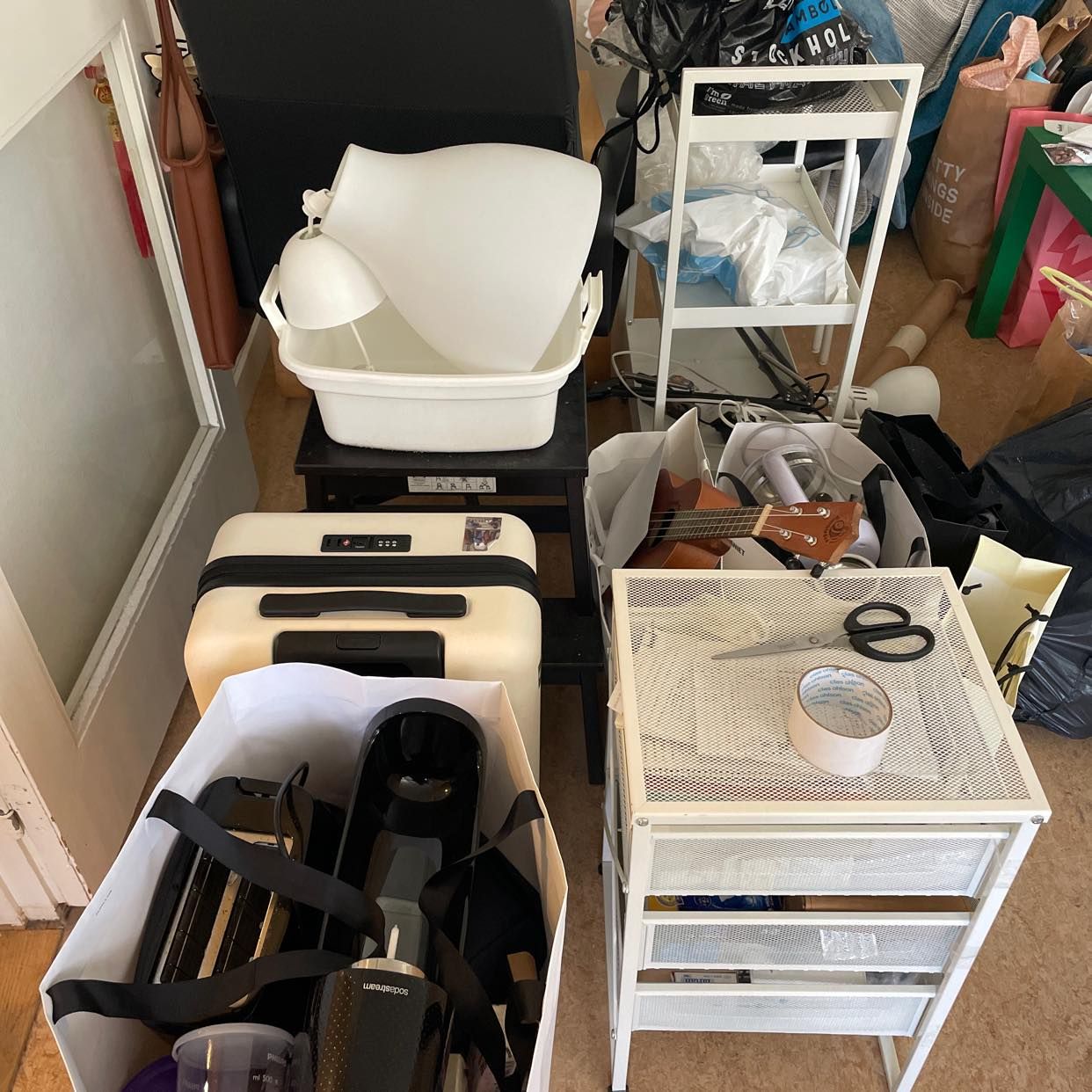 image of Moving in & Moving out - 