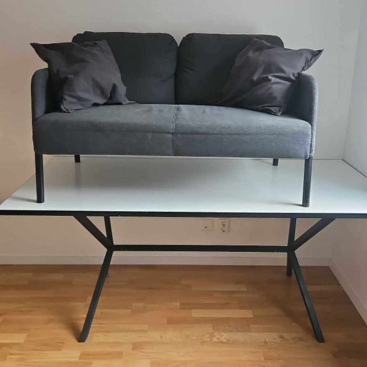 image of Matbord och 2 sits-soffa - Tullinge