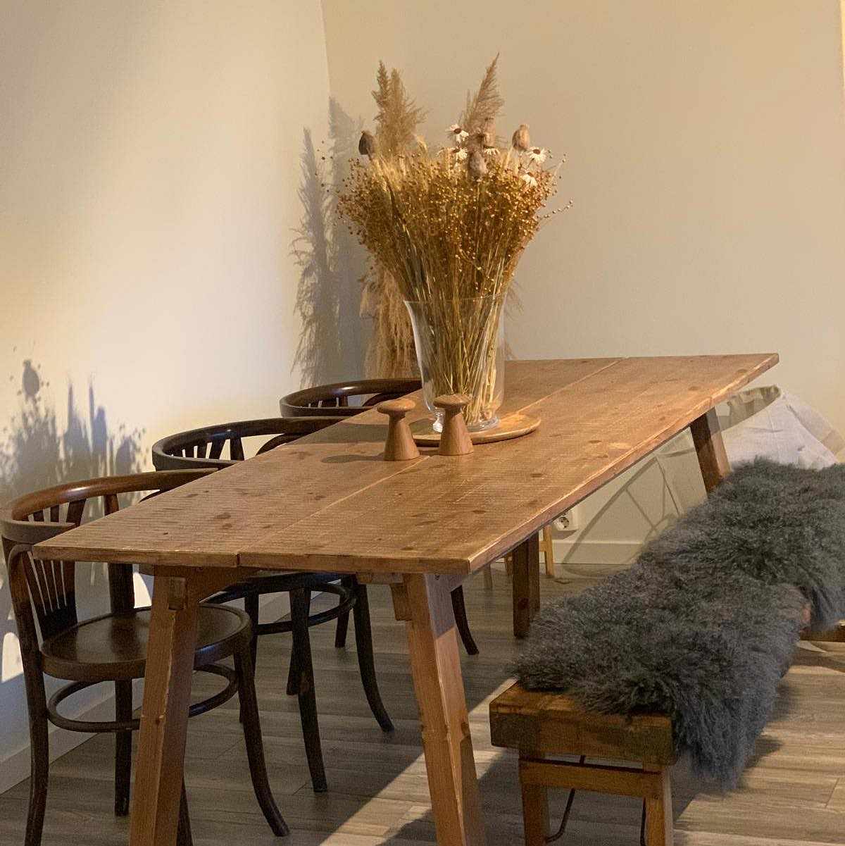 image of Leverans av mat bord och - 