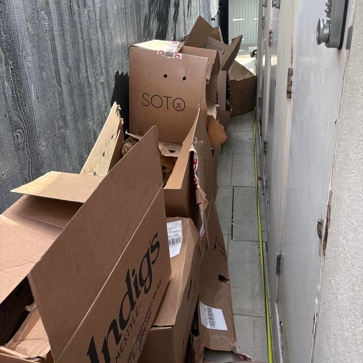 image of Furniture cardboard - Barnet
