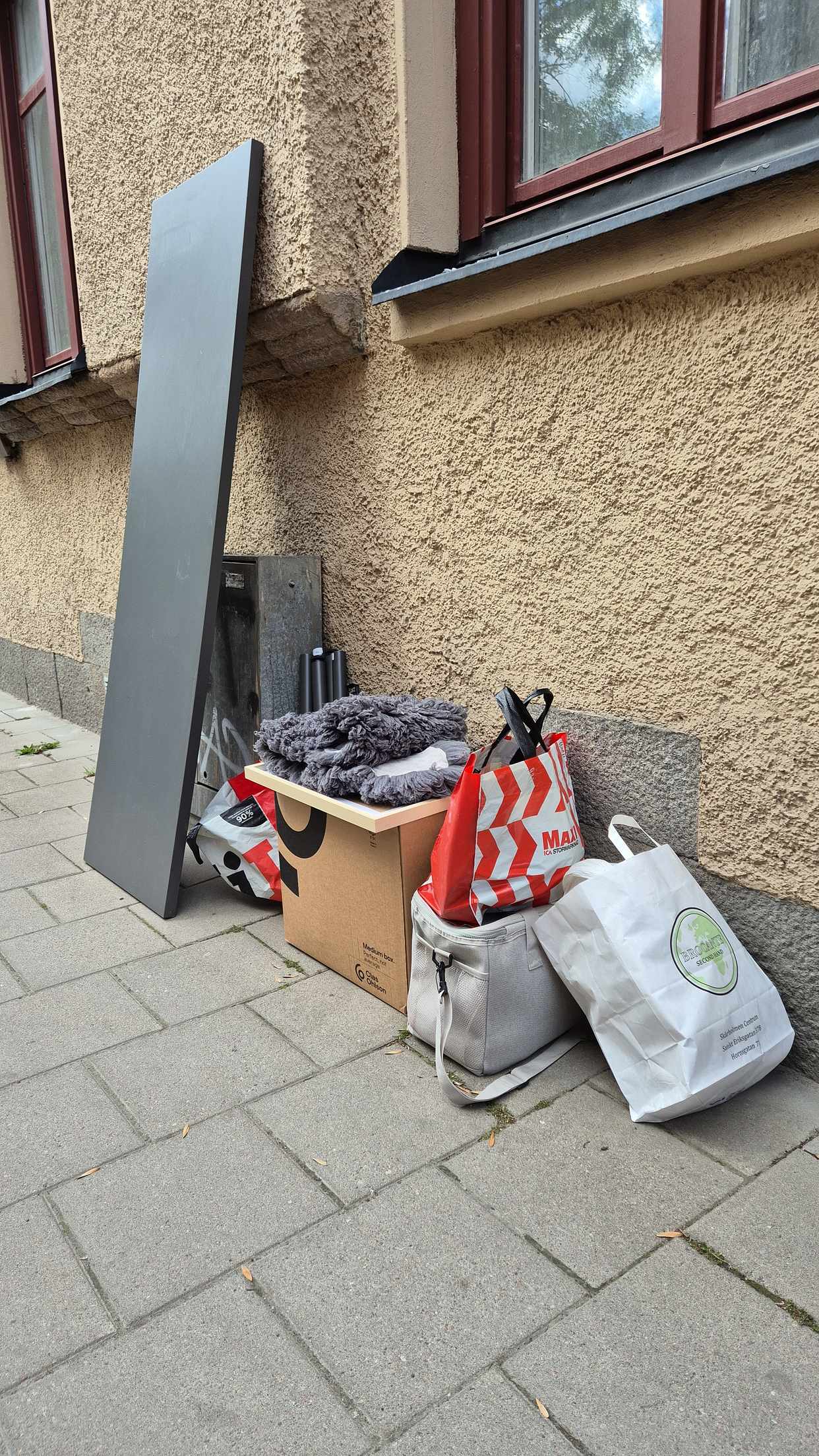 image of Skrivbord, vaser, diverse - Stockholm