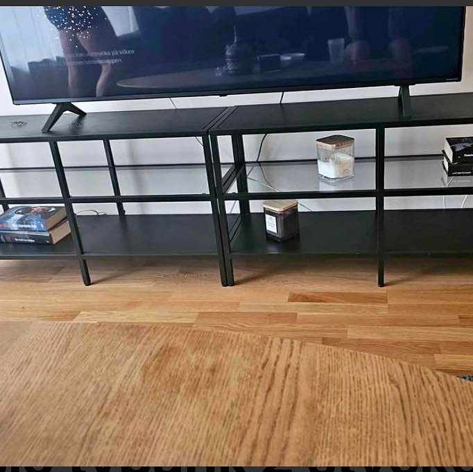 image of Flytt av två tv bänkar - 