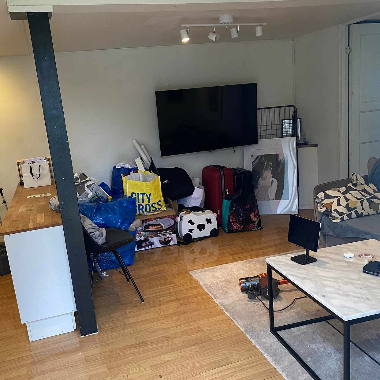 image of Soffa, säng, byråer etc - 