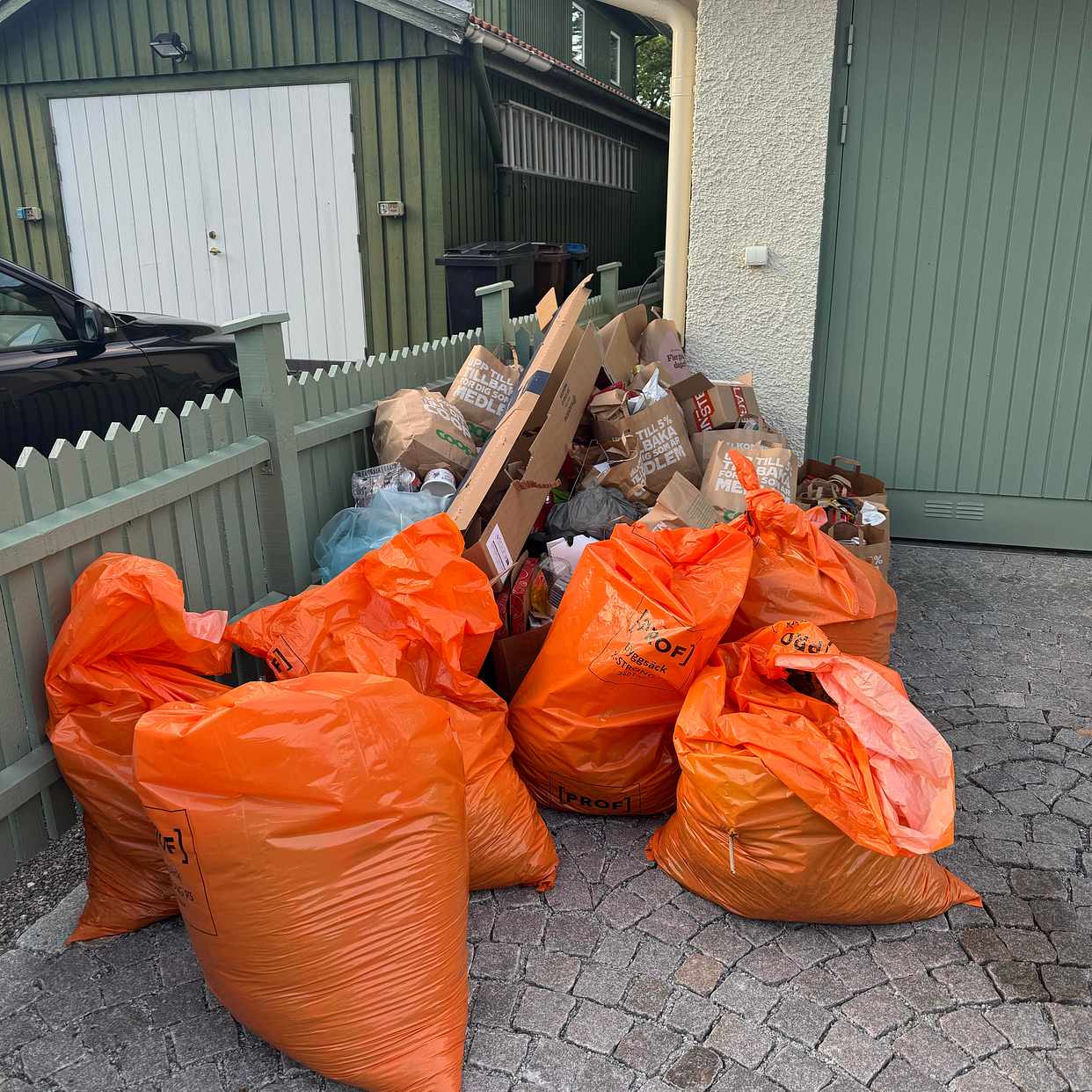 image of Avfall för återvinning - Djursholm