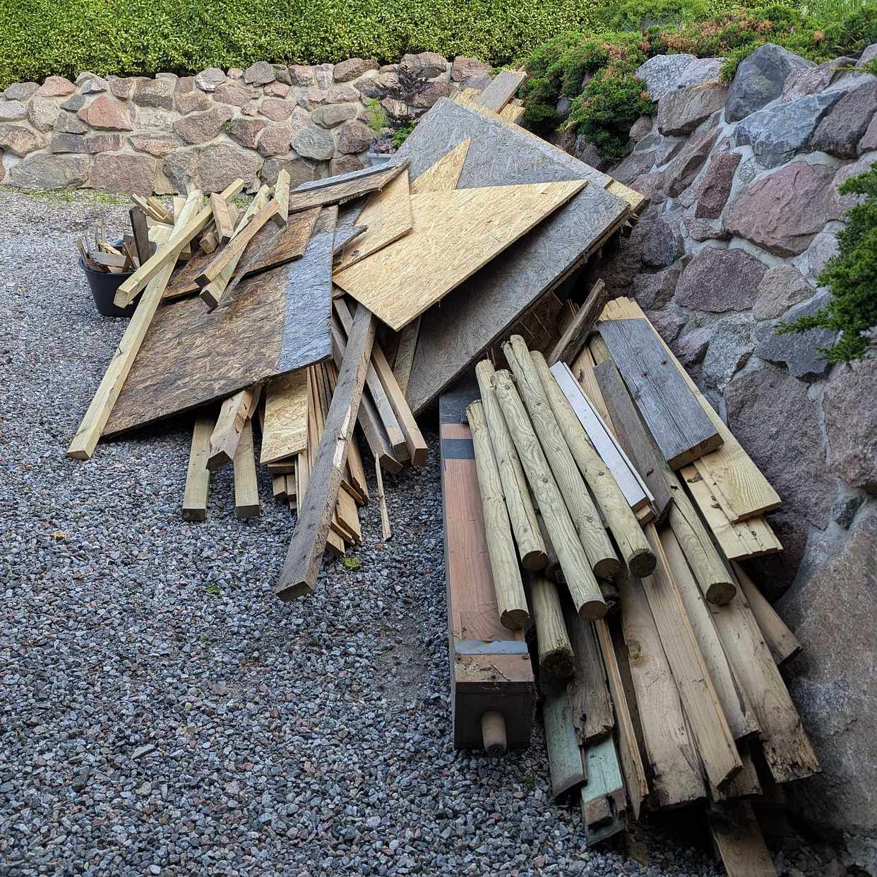 image of Trä och metall för återvi - Sollentuna