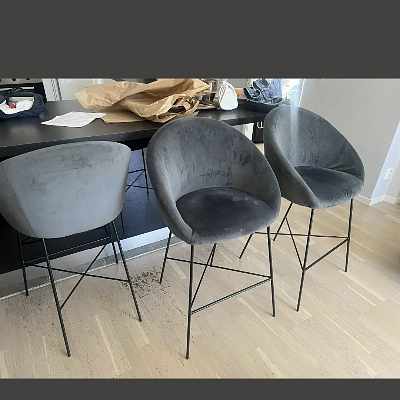 image of Tre stolar levereras  - 