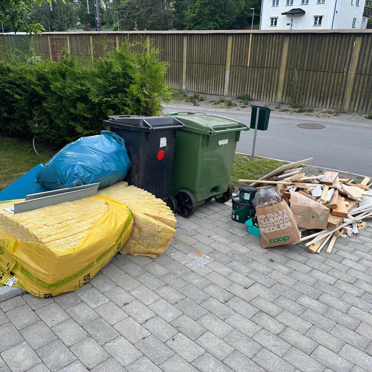 image of Trä, byggavfall, papp etc - Enebyberg
