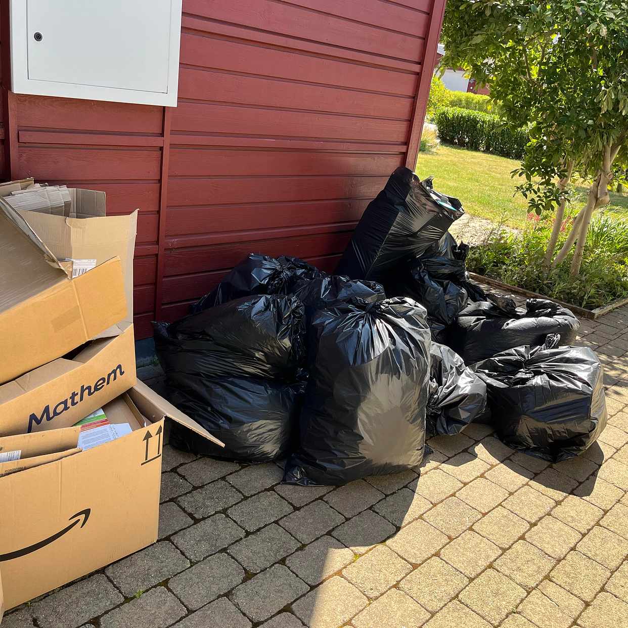 image of Garden waste, cardboard - Vallentuna