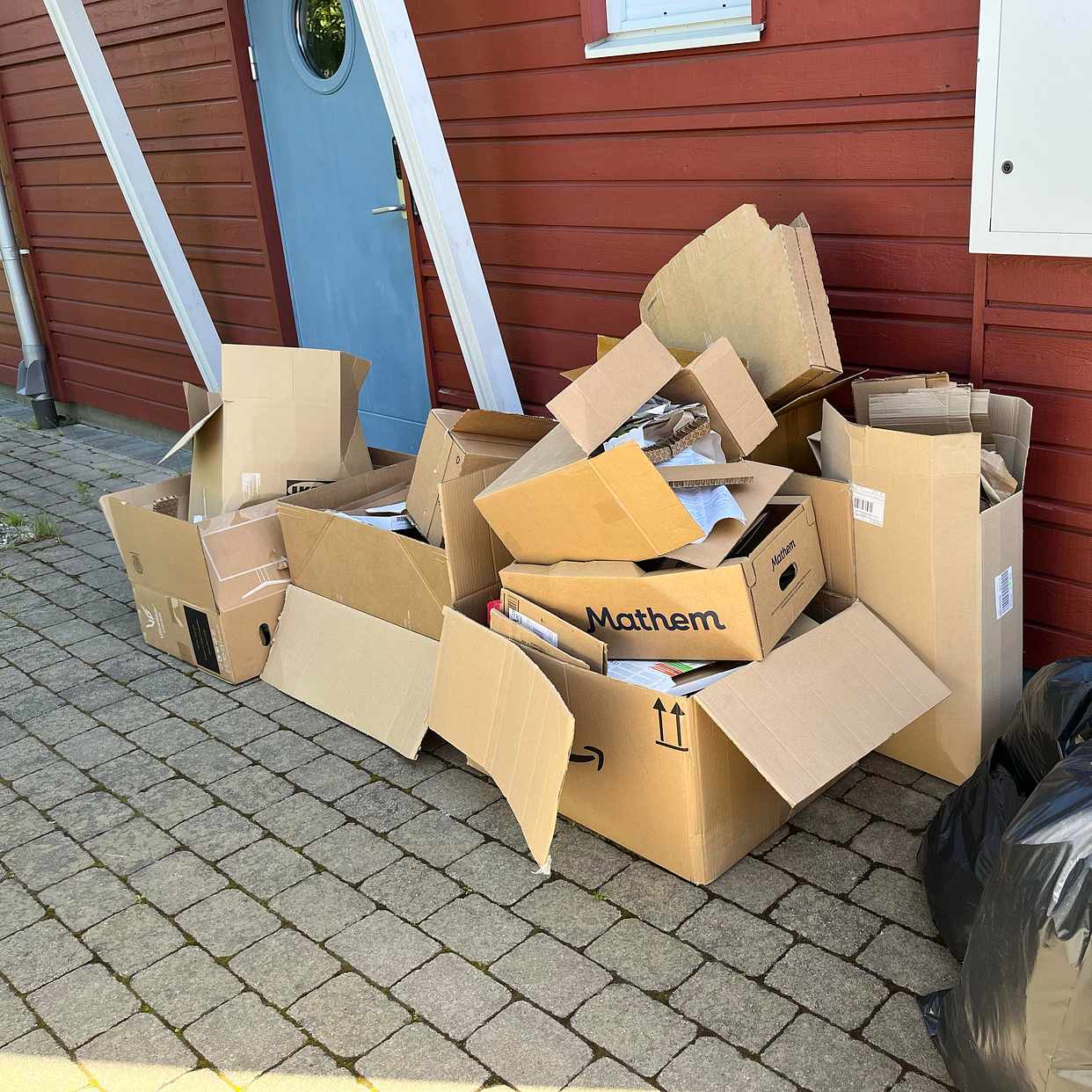 image of Garden waste, cardboard - Vallentuna