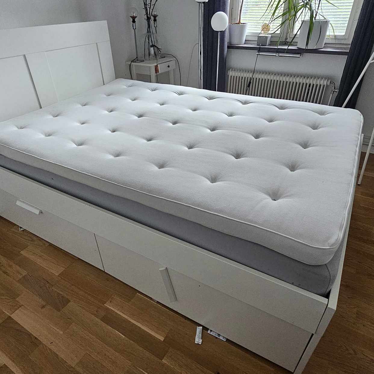 image of Ikea säng vit - Sundbyberg