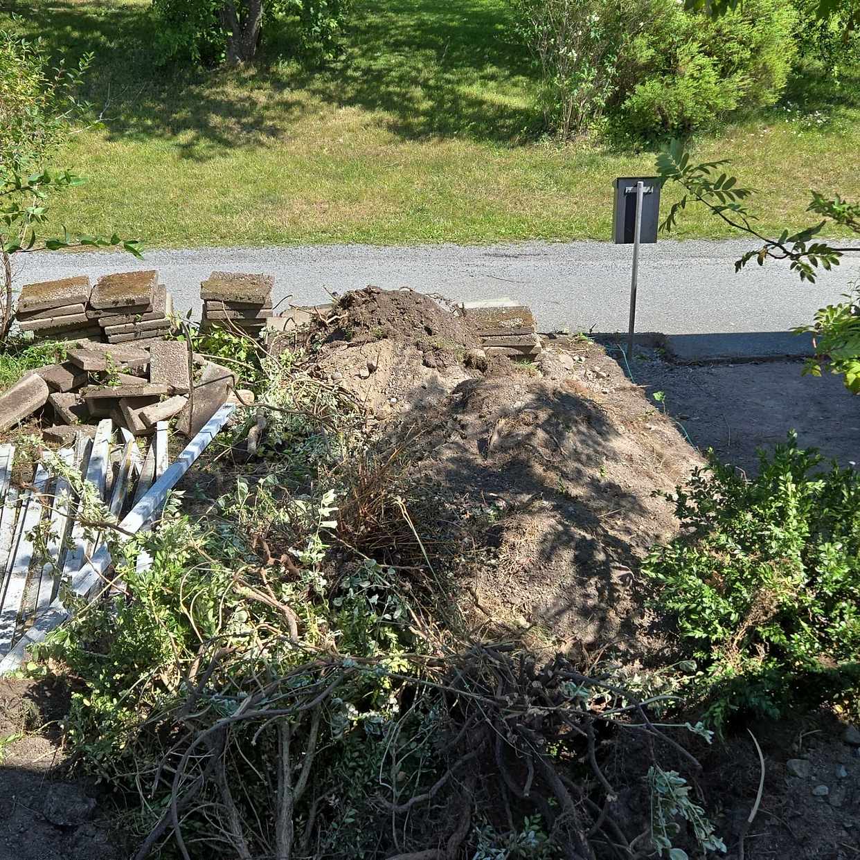 image of Hämta jord och trädgrenar - Järfälla