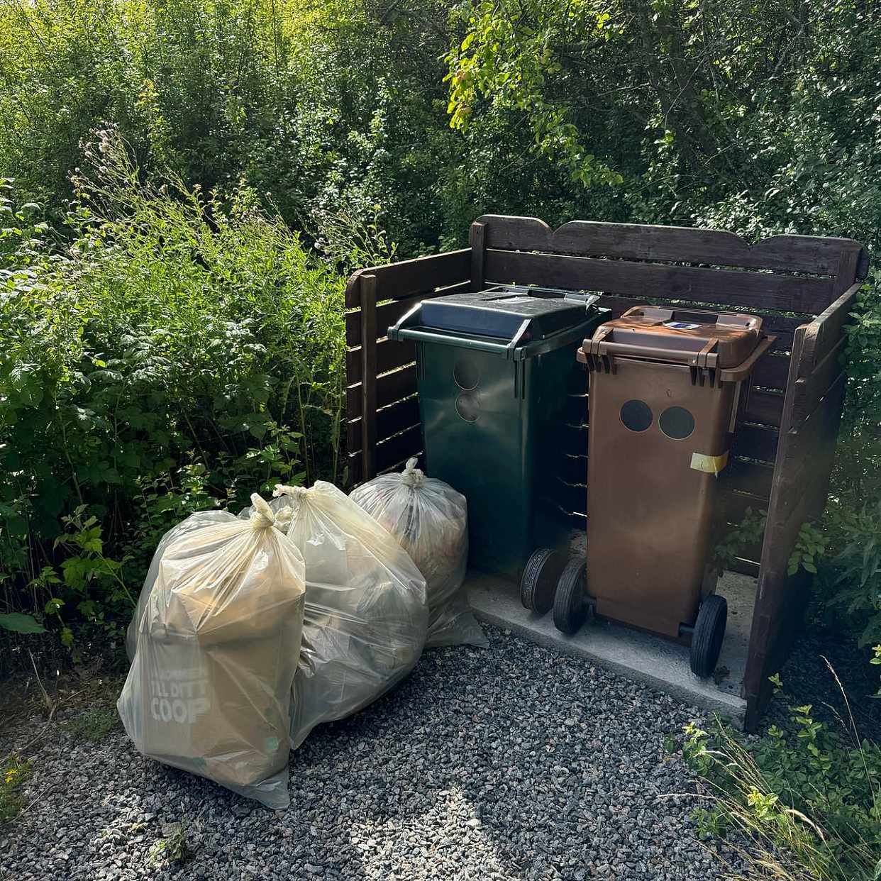 image of Empty trash bins - Vaxholm