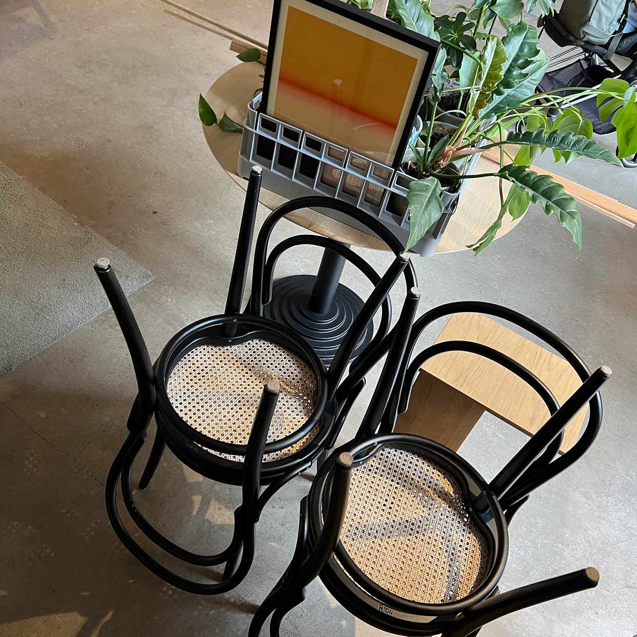 image of Table, chairs and decor - 