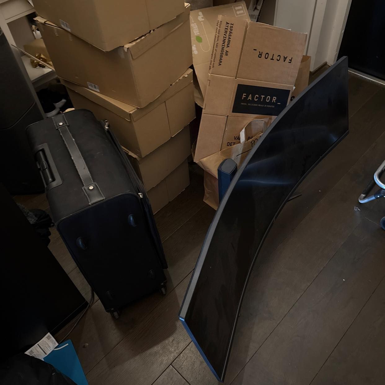 image of Cardboard, monitor - Nacka