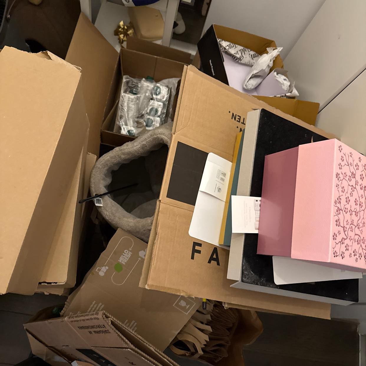 image of Cardboard, monitor - Nacka