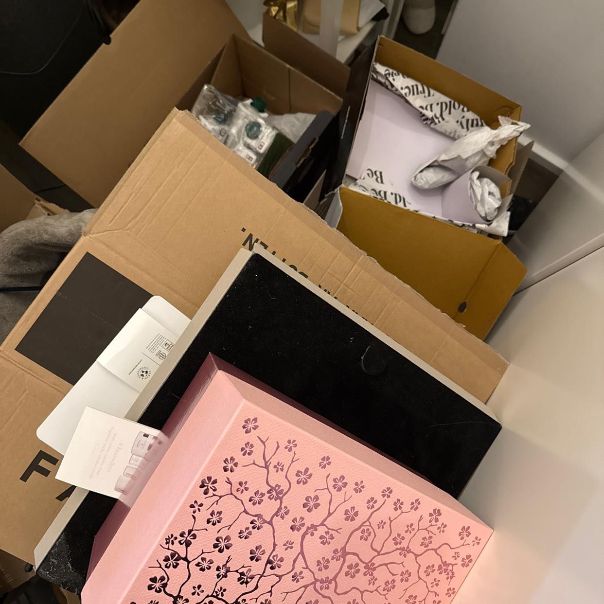 image of Cardboard, monitor - Nacka