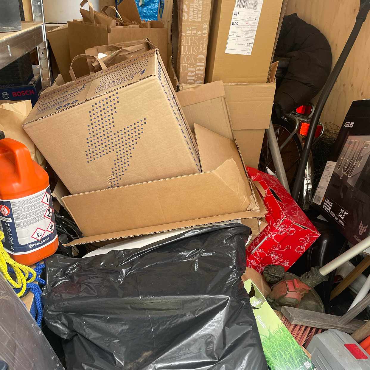 image of Cardboard and waste - Stavsnäs