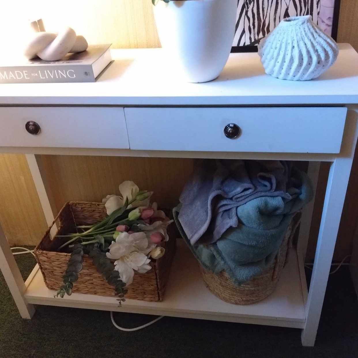 image of Skänk med två lådor - Malmö