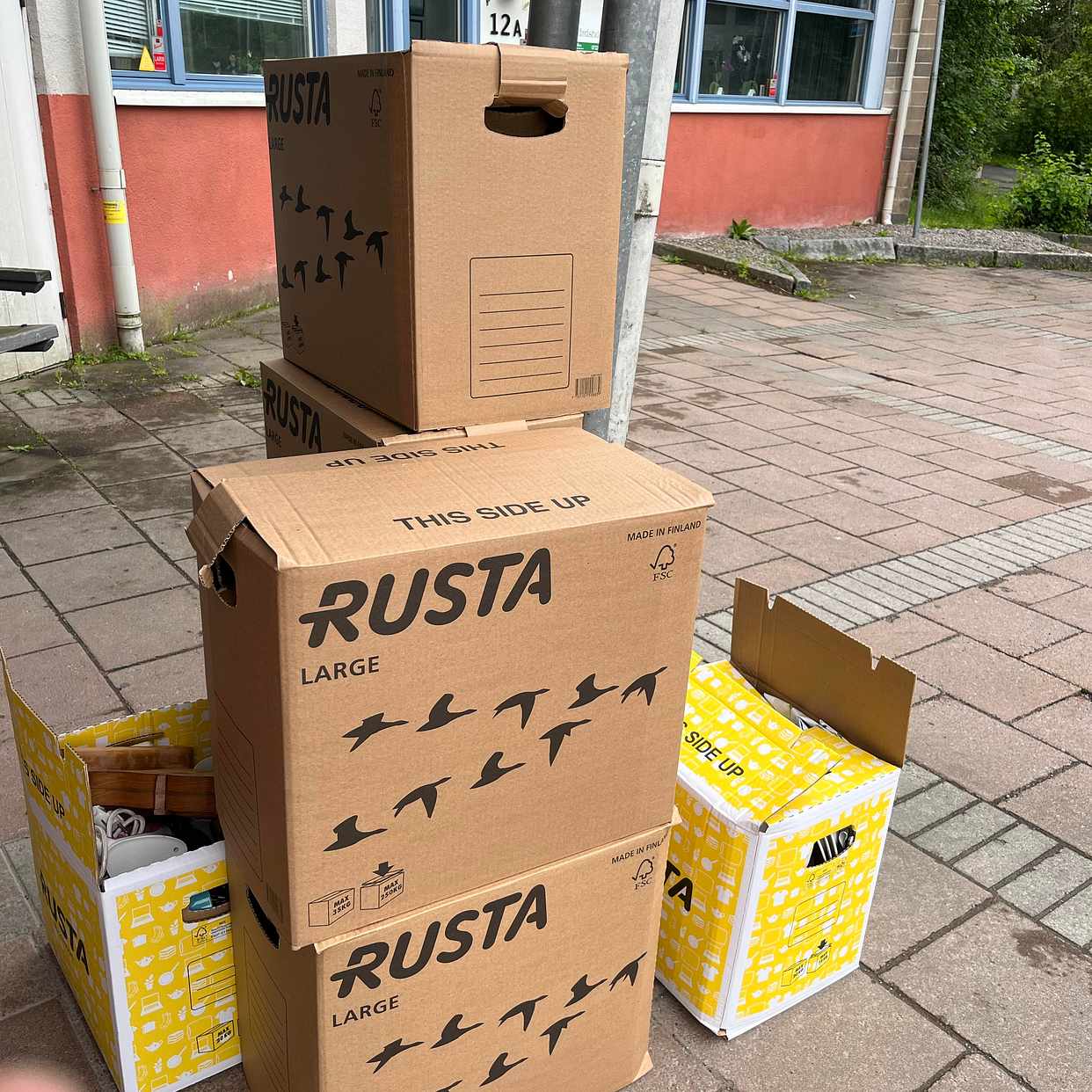 image of Hämta en byrå och 7 krt - Tumba