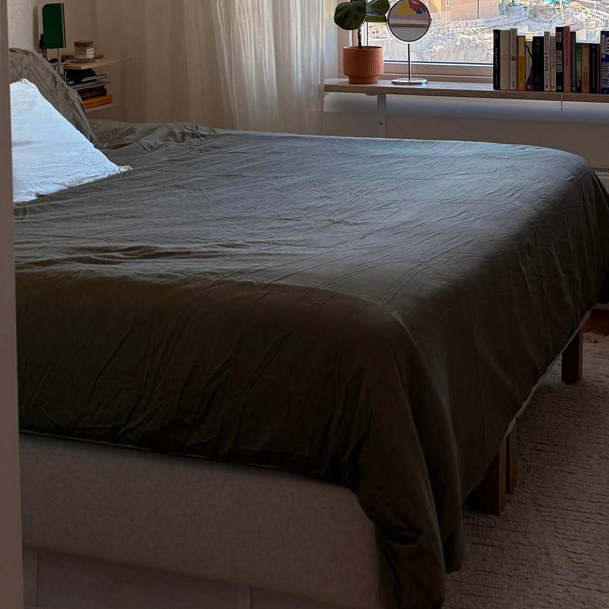 image of bed/luggage - 
