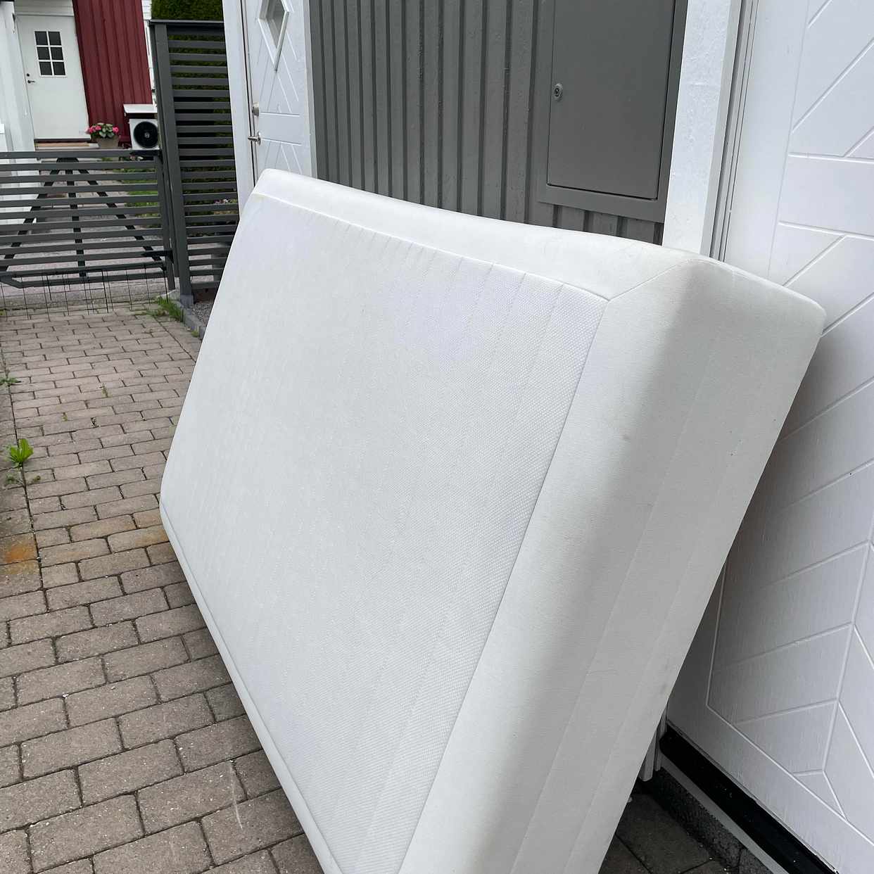 1 säng utan ben 120 c 200