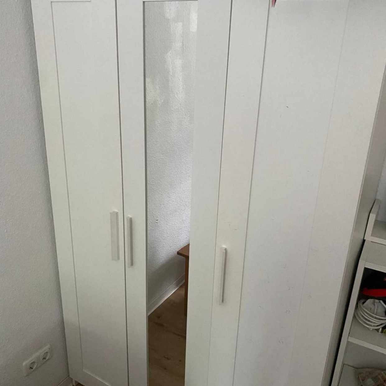 image of Kleiderschrank zu versche - Berlin