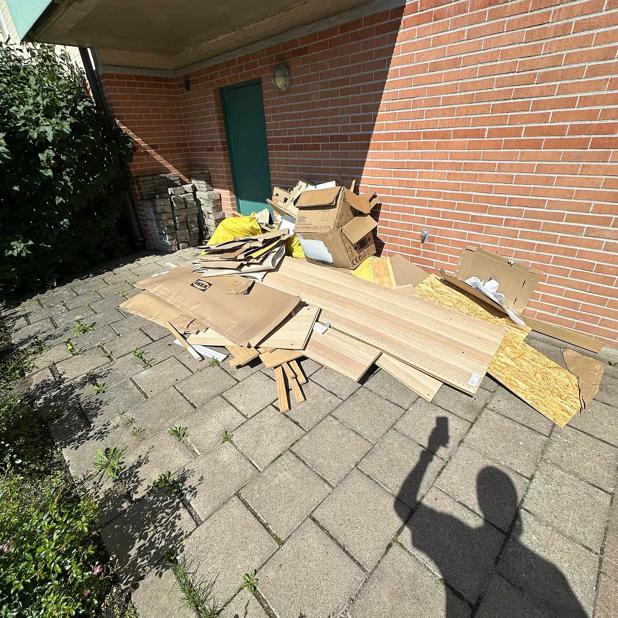 image of Slänga skräp till tippen - Bromma