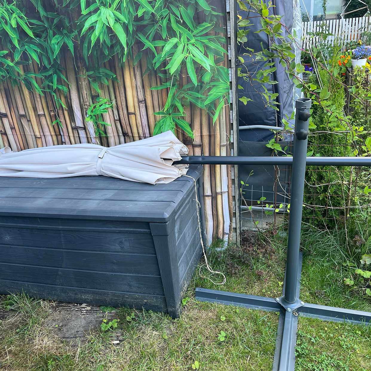 image of Parasoll och fot - 