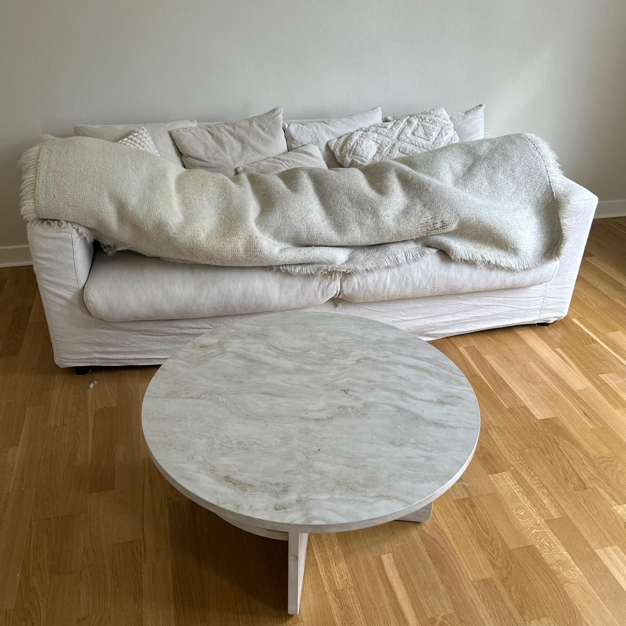image of Flytta Soffa och soffbord - 