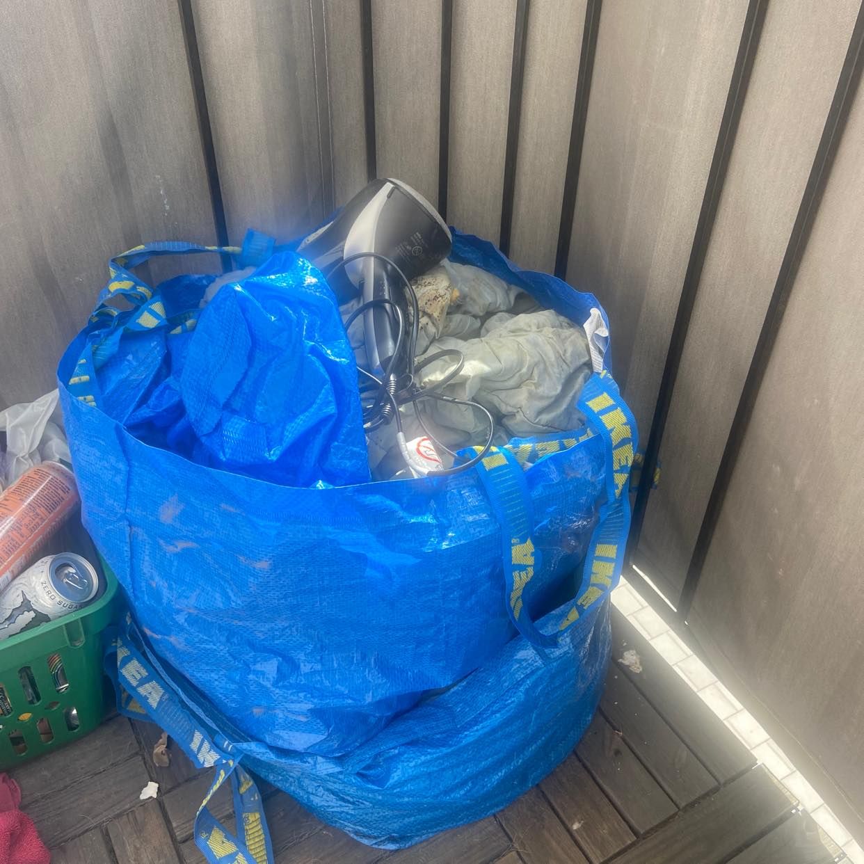 image of 2 kassar med tyg + hårfön - Stockholm