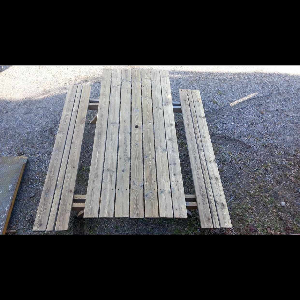 image of Bänkset / picnic-bord - 