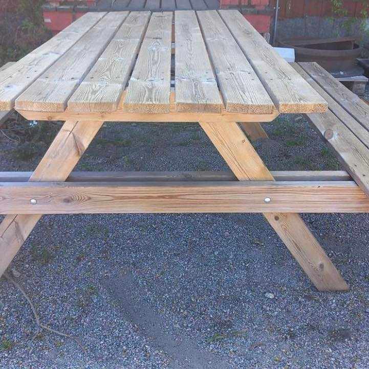 image of Bänkset / picnic-bord - 