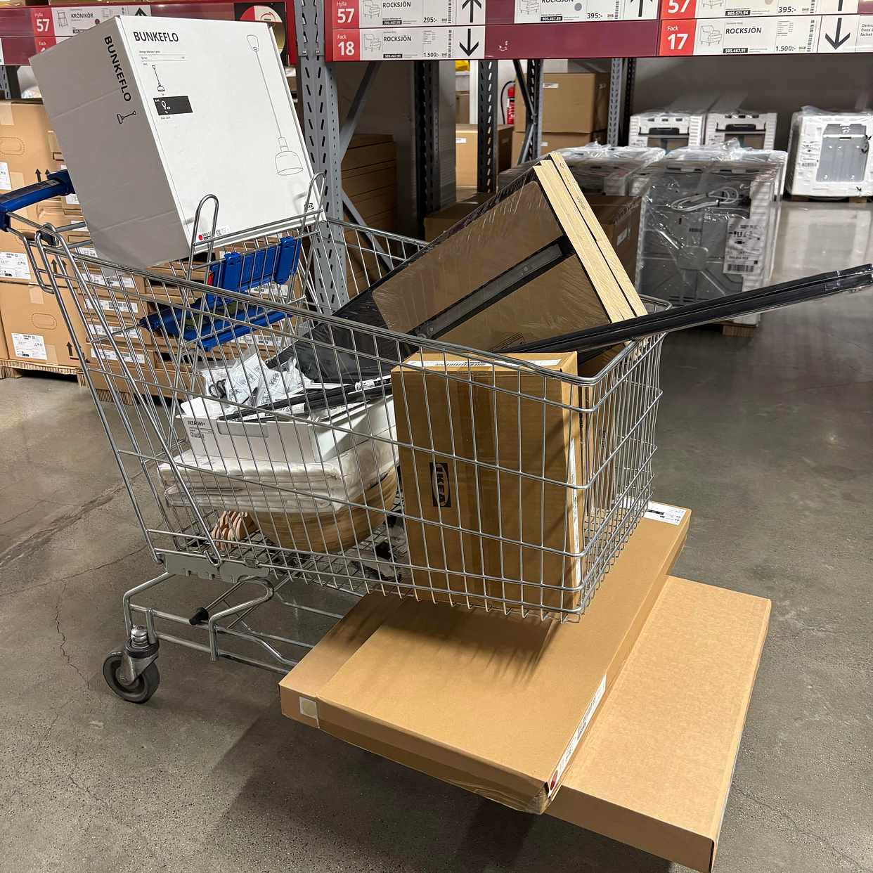 image of Car from Ikea 5 min drive - 