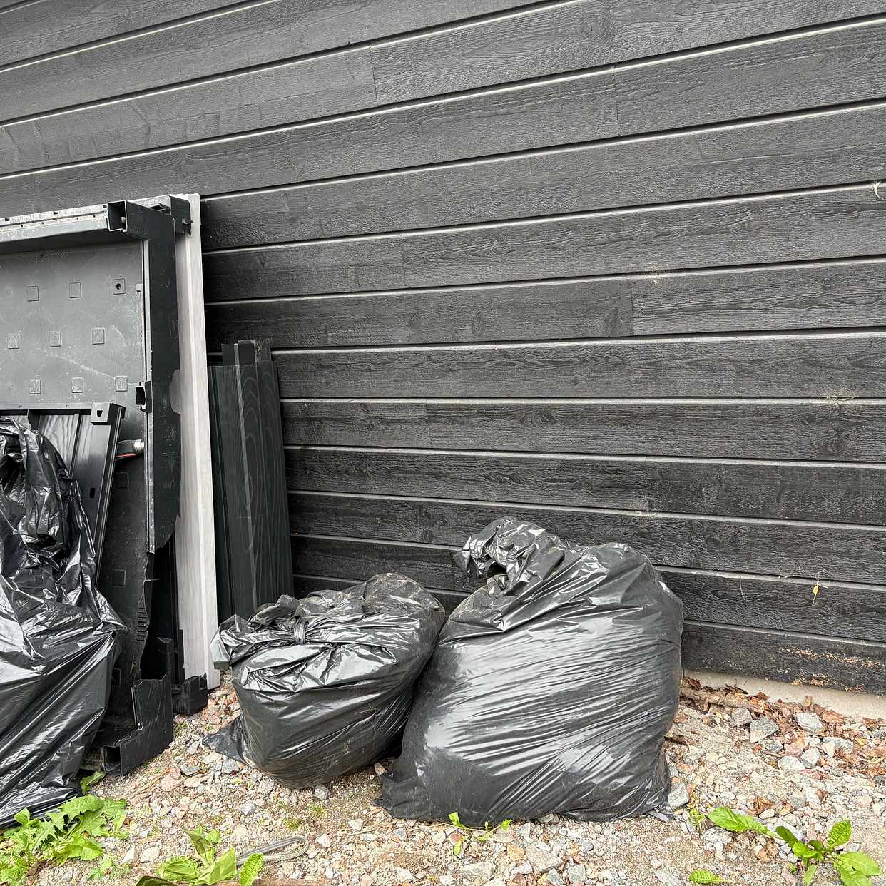 image of Trä,plast,trädgårdsav - Sollentuna