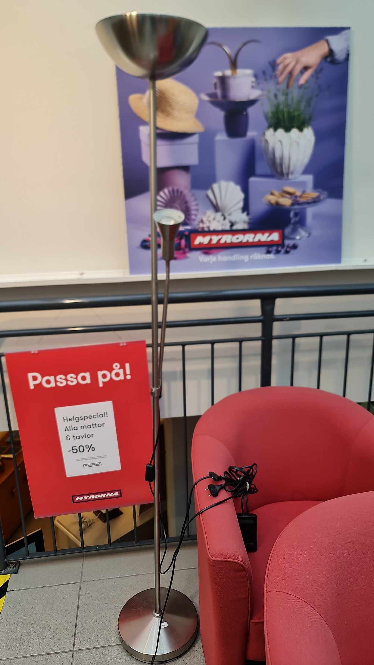 image of deliver 2 chair and lamp  - 