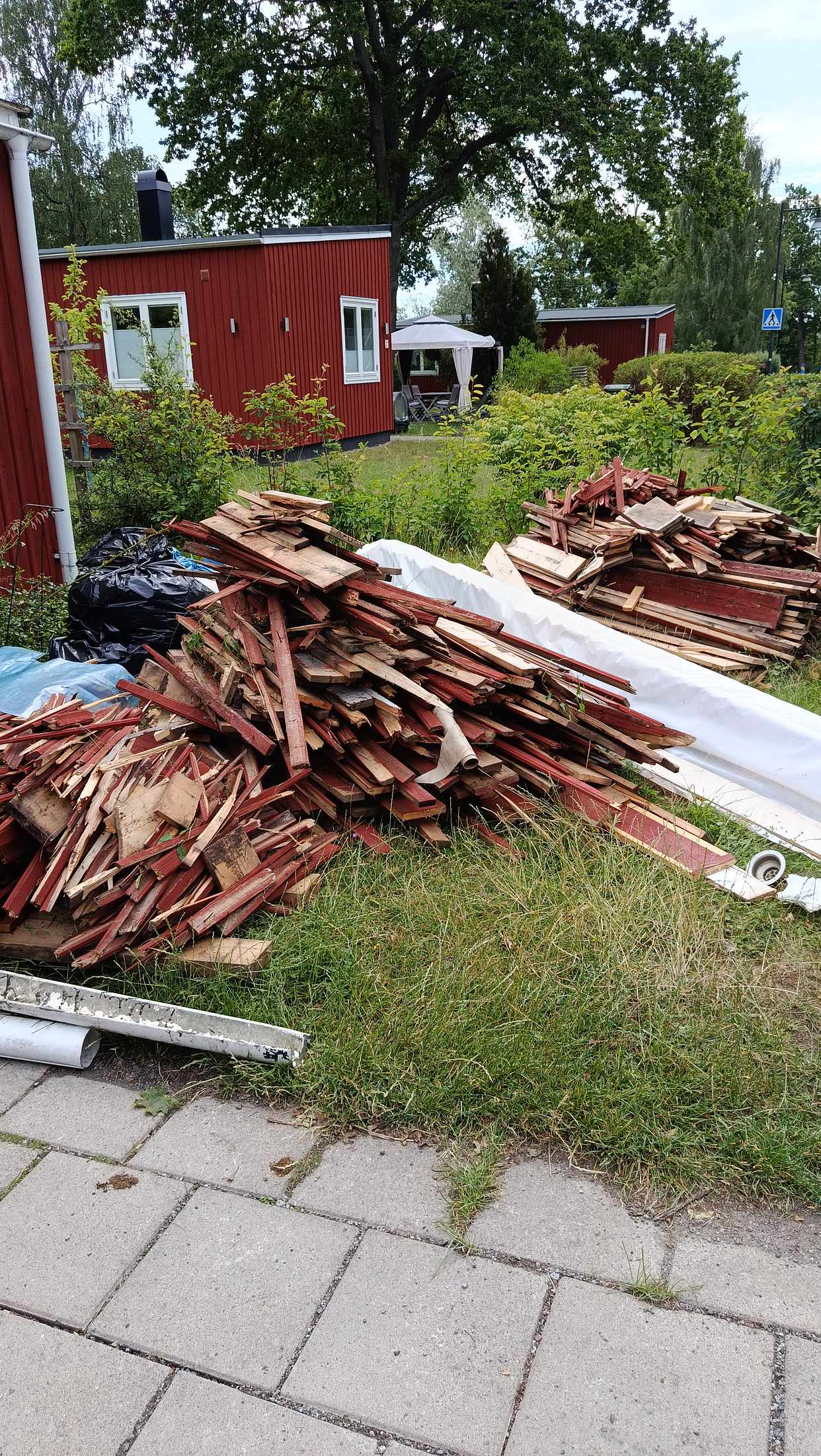 image of Trä och metall från fasad - Gustavsberg