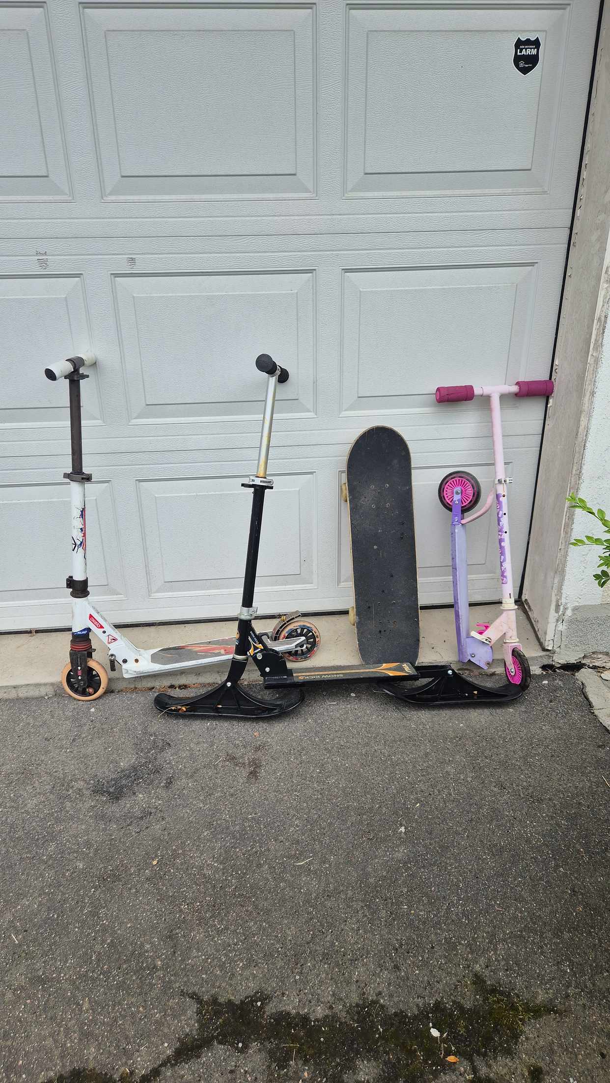 image of Kickbikes och skateboard - Huddinge