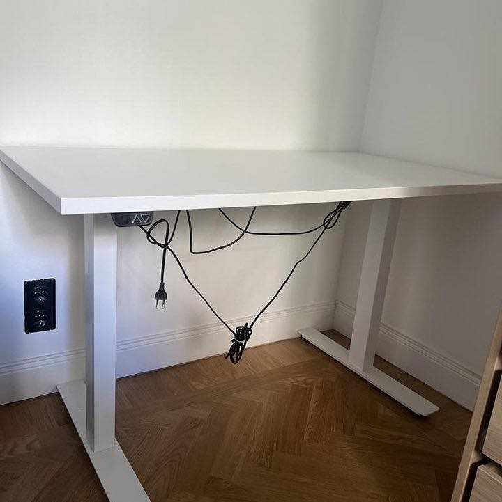 image of Move a desk - 