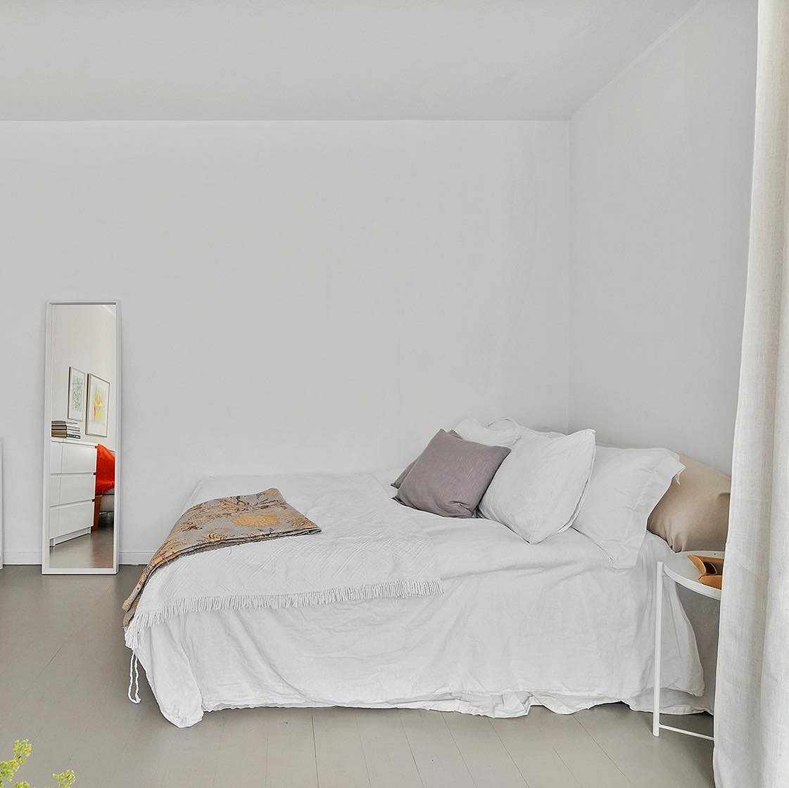 image of Säng och Kartonger - 