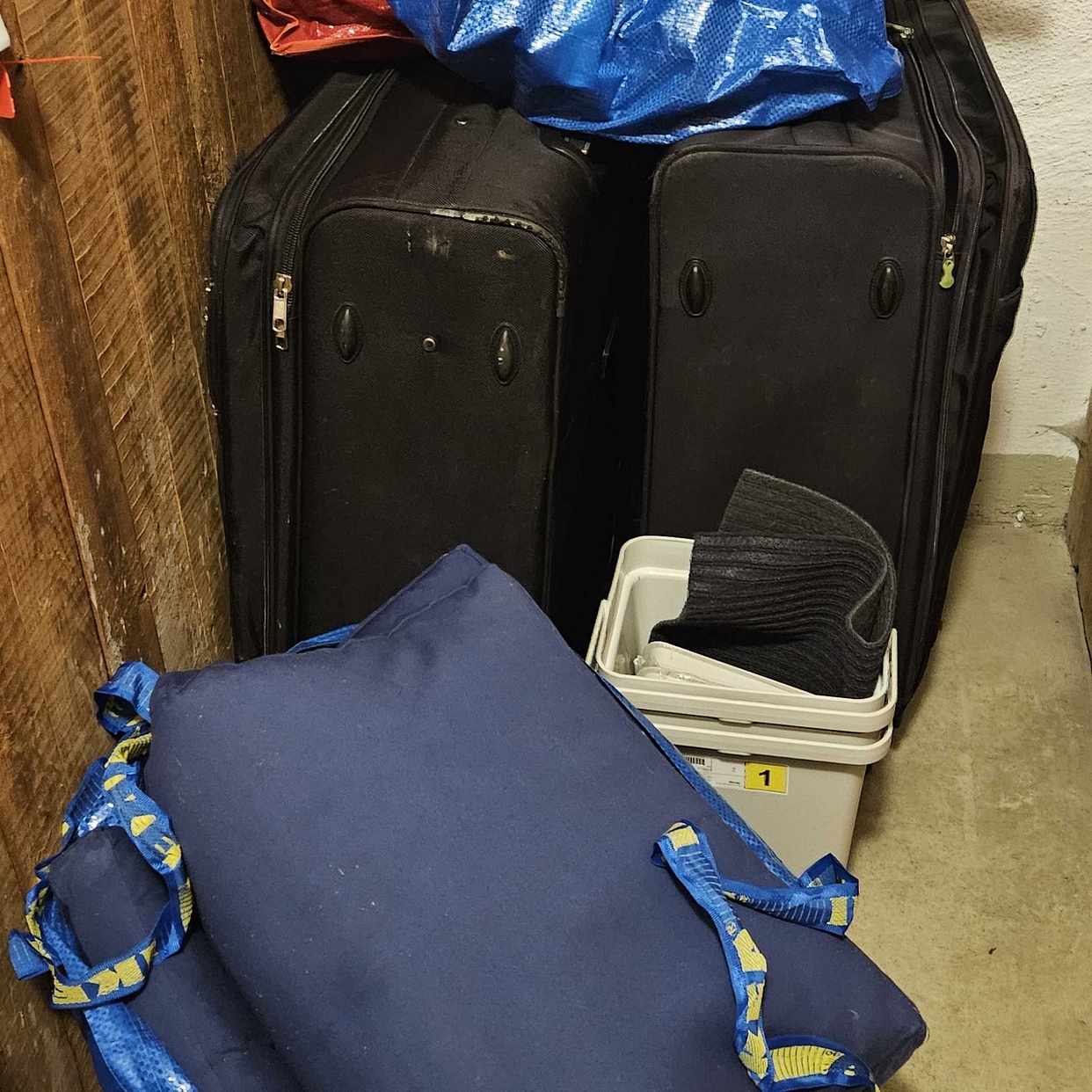 image of Mycket skräp från flytt - Täby