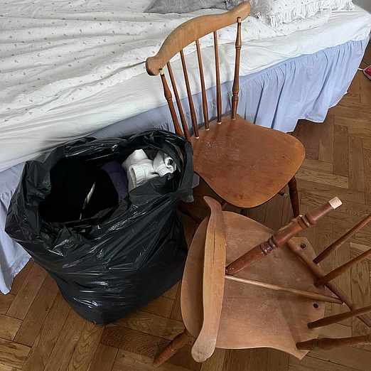 image of En påse kvinnokläder - Stockholm