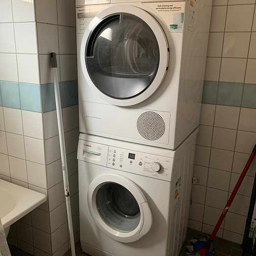 En tvättmaskin ,torktumla