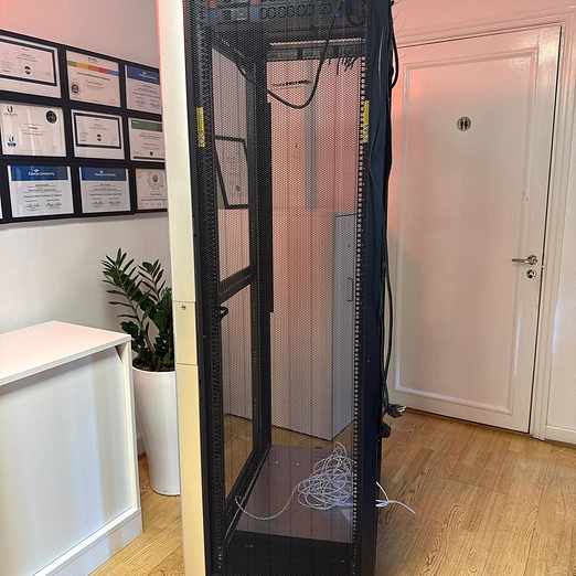 image of Serverrack & UPS - Stockholm