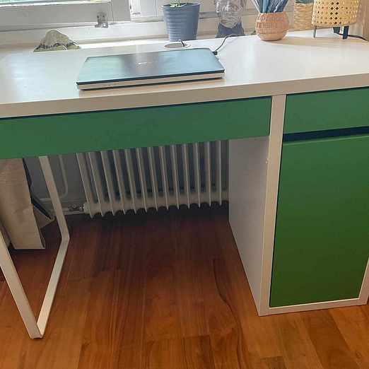 image of Skrivbord och ev stol - Stockholm