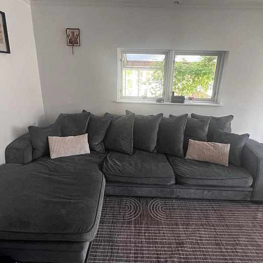 image of Soffa bortskänkes - Västerhaninge