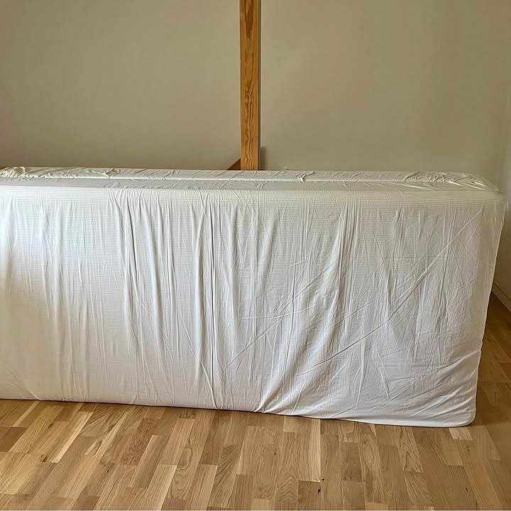image of 2 single beds - 