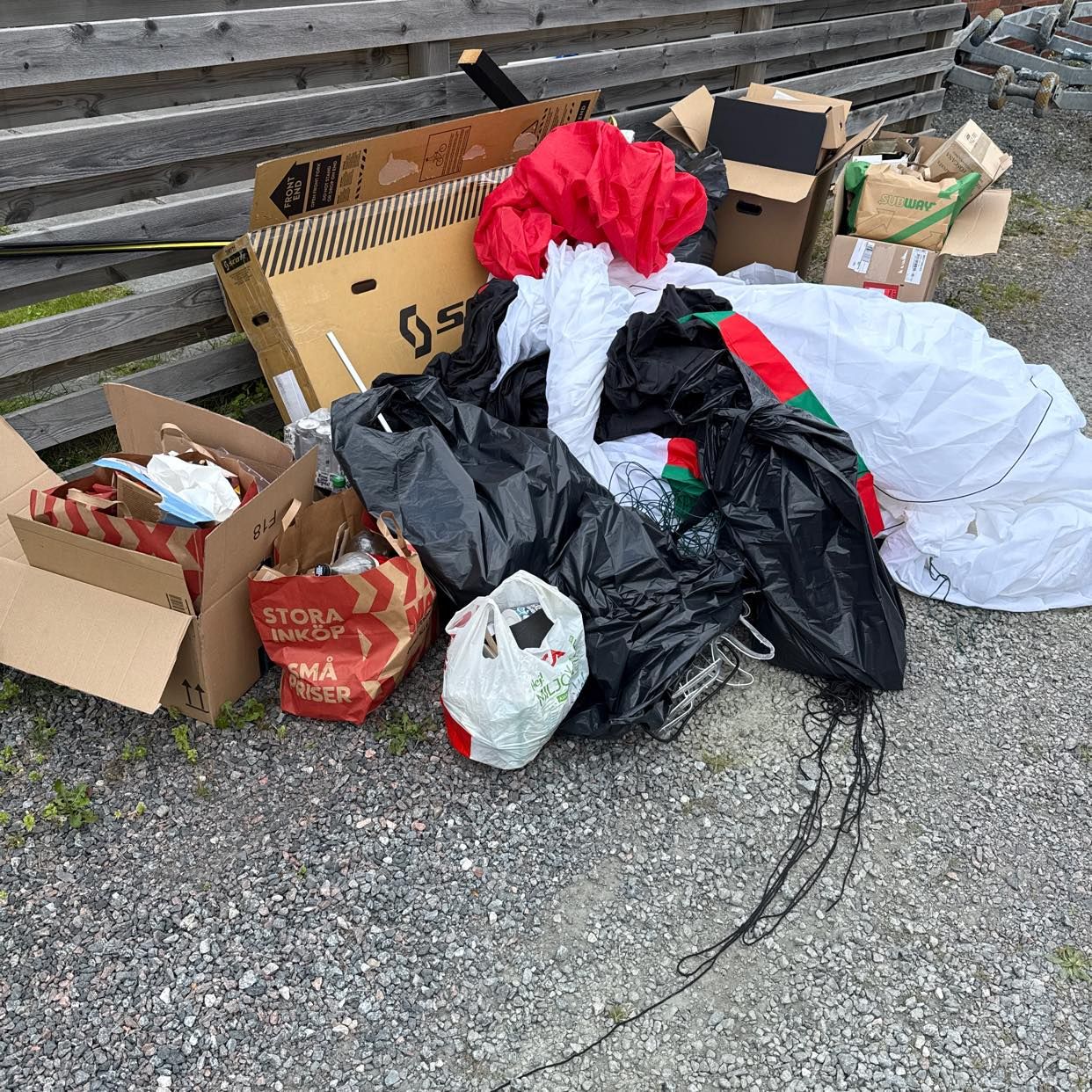 image of Blandat skräp - Hovås