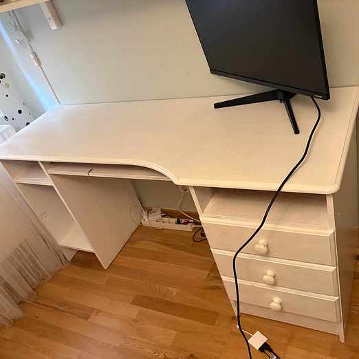 image of Skrivbord bortskänkes - Stockholms Stad