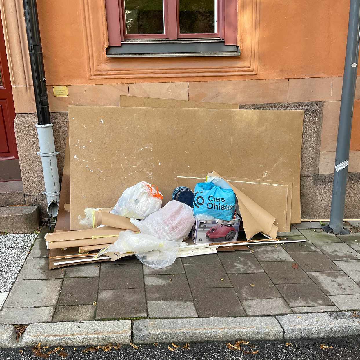 image of Träskivor, kartonger, mm - Stockholm